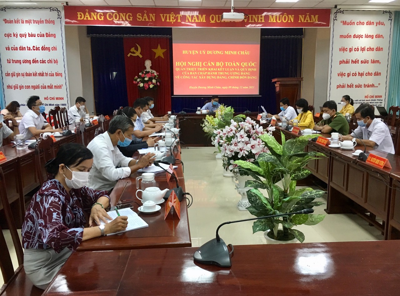 Huyện Dương Minh Châu dự hội nghị cán bộ toàn quốc  về xây dựng, chỉnh đốn Đảng